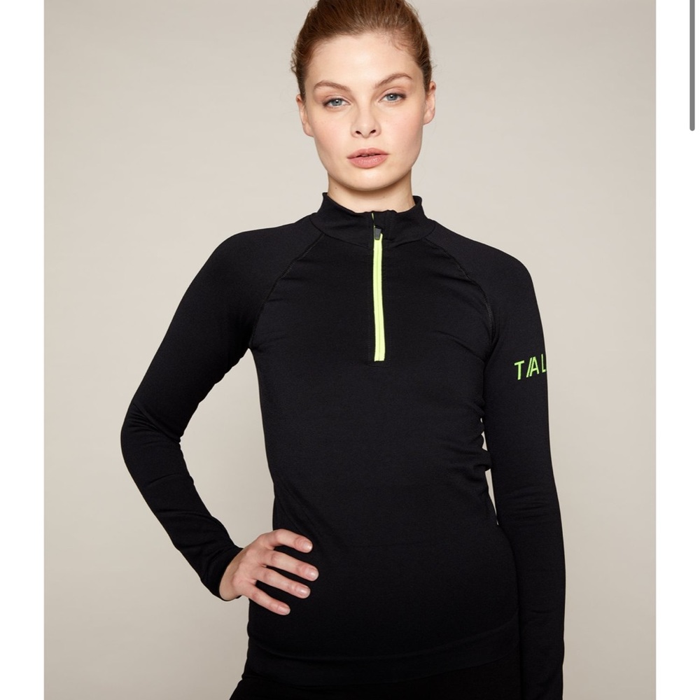 ISO!! Small tala Onda zip top! Any color.